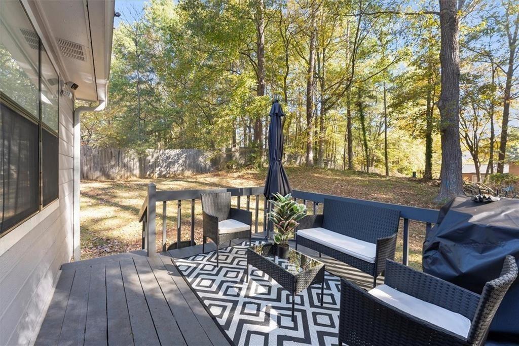 Woodbridge Ct, Powder Springs, GA 30127