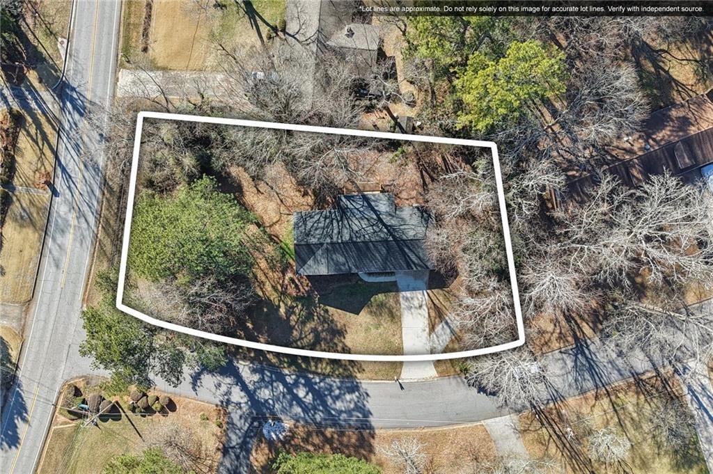 Castleaire Dr, Stone Mountain, GA 30087