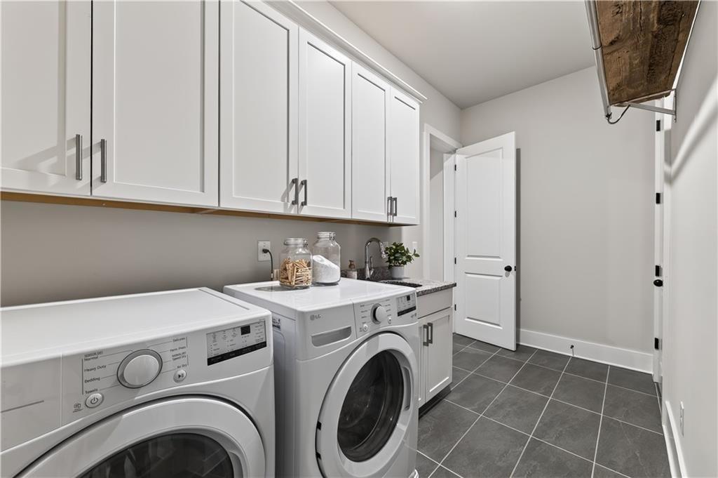 Burdette Ct, Alpharetta, GA 30004