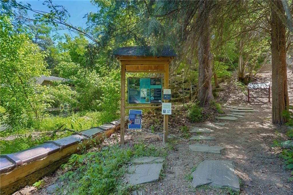 Lakemoore Dr Ne, Atlanta, GA 30342