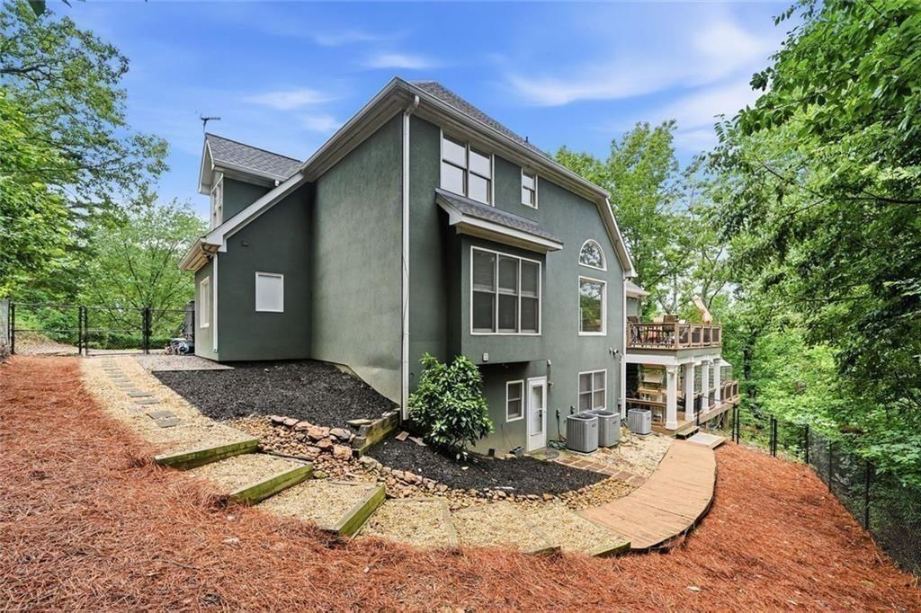 Summitop Ct Ne, Marietta, GA 30066