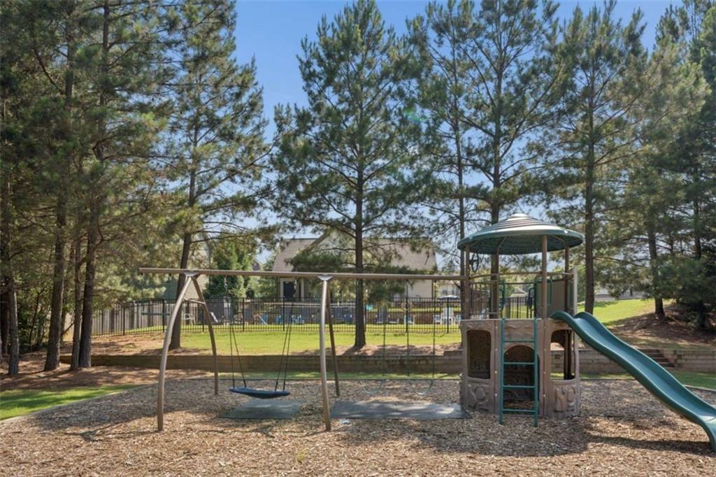 Shore Isle Ct, Flowery Branch, GA 30542