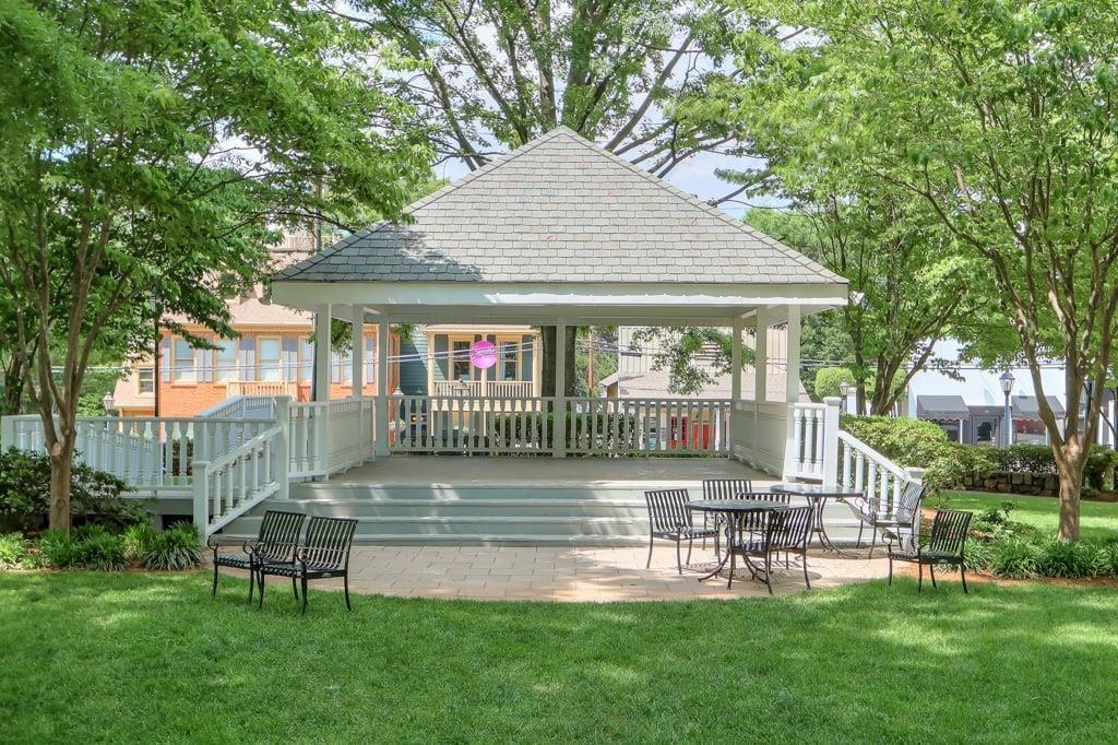 W Point Cir, Marietta, GA 30068