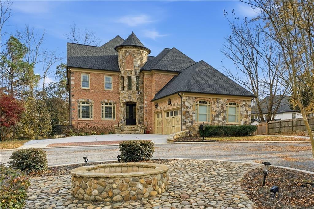 Regency Cir, Sandy Springs, GA 30350