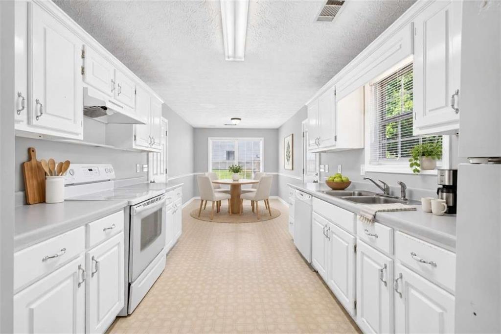 Hillock Ct, Covington, GA 30016