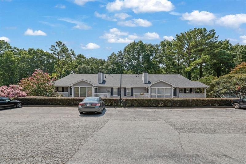 Vicksburg Pl, Sandy Springs, GA 30350