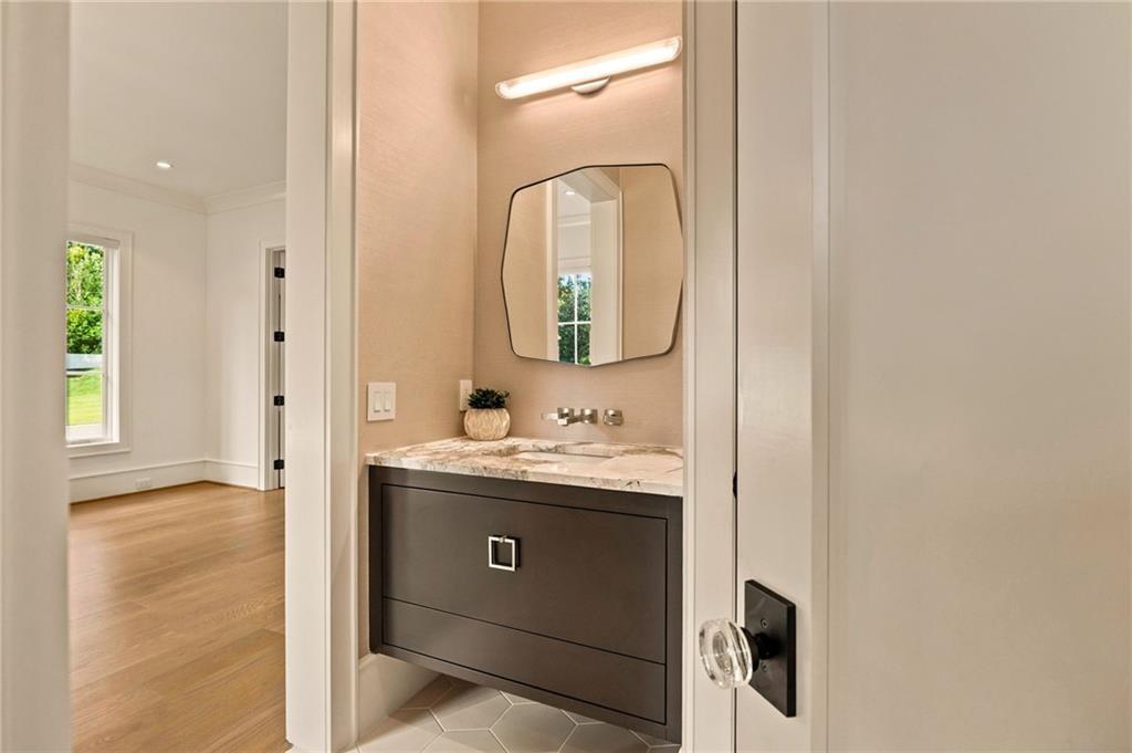 Long Island Dr Nw, Sandy Springs, GA 30327