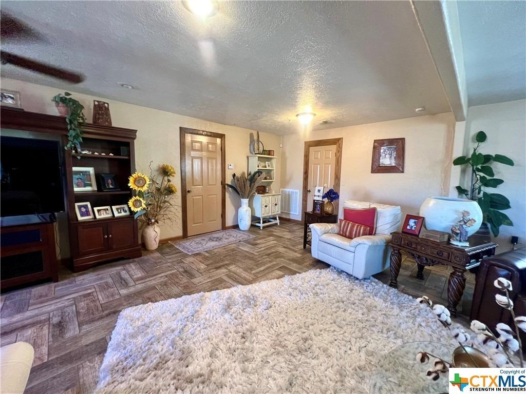 Dunn St, Yoakum, TX 77995