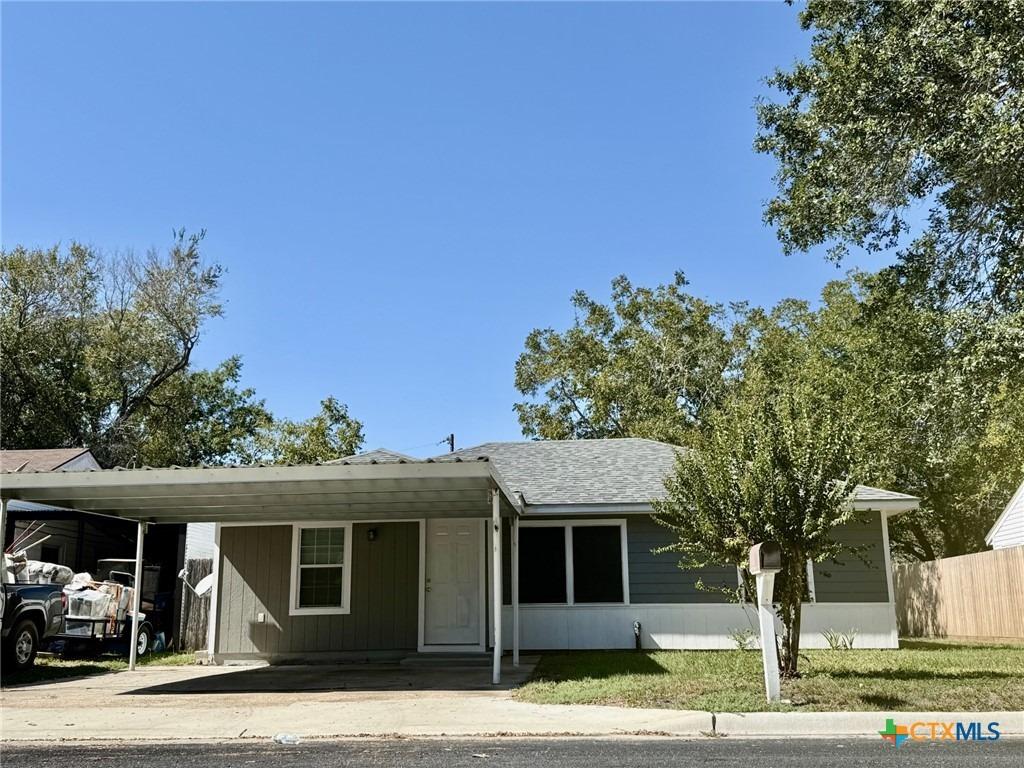 Sandra St, Edna, TX 77957