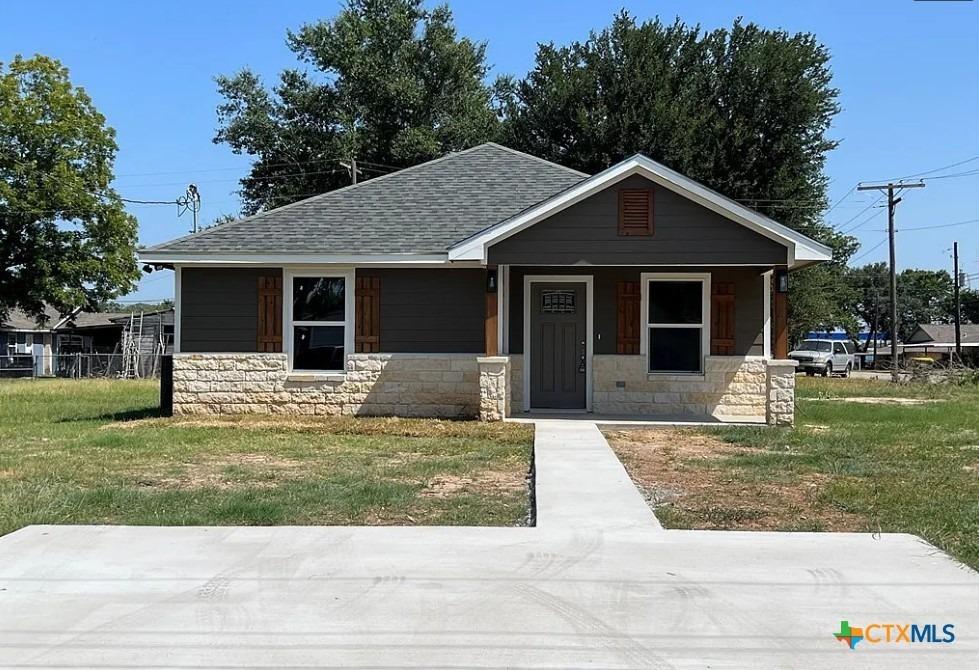 W Evans St, Hearne, TX 77859