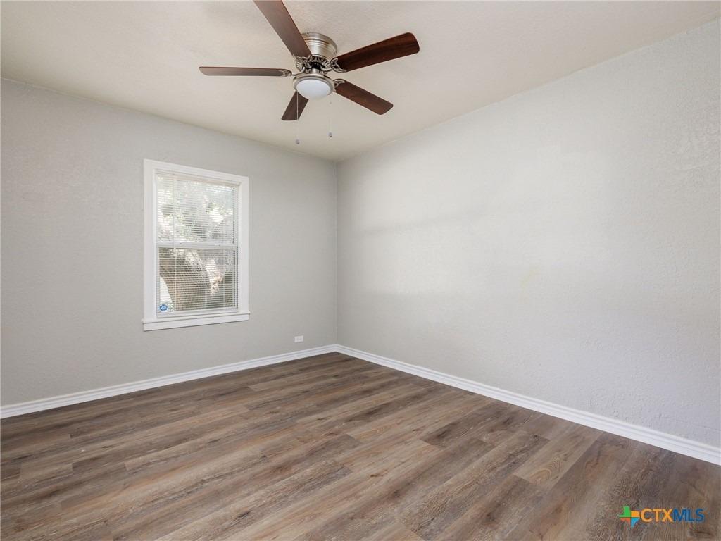 W 14th Ave, Belton, TX 76513