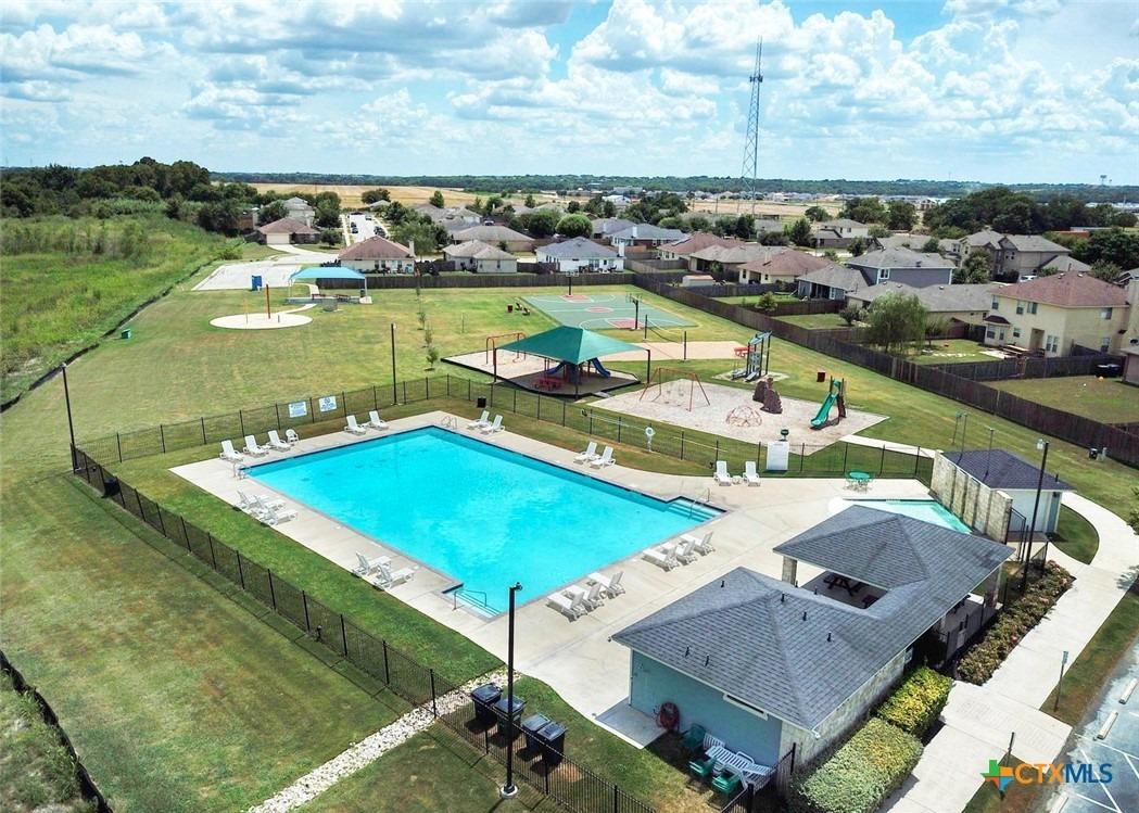 Bayliss St, Hutto, TX 78634