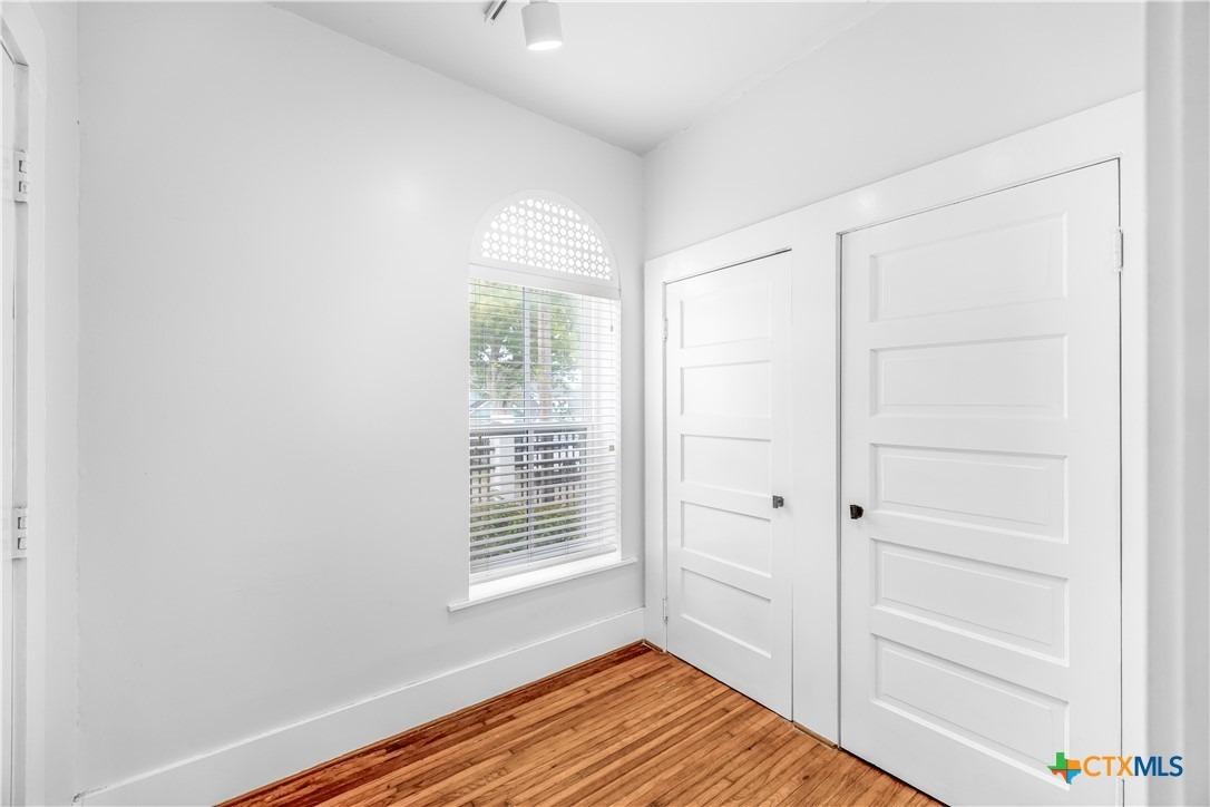 W Commercial St, Victoria, TX 77901