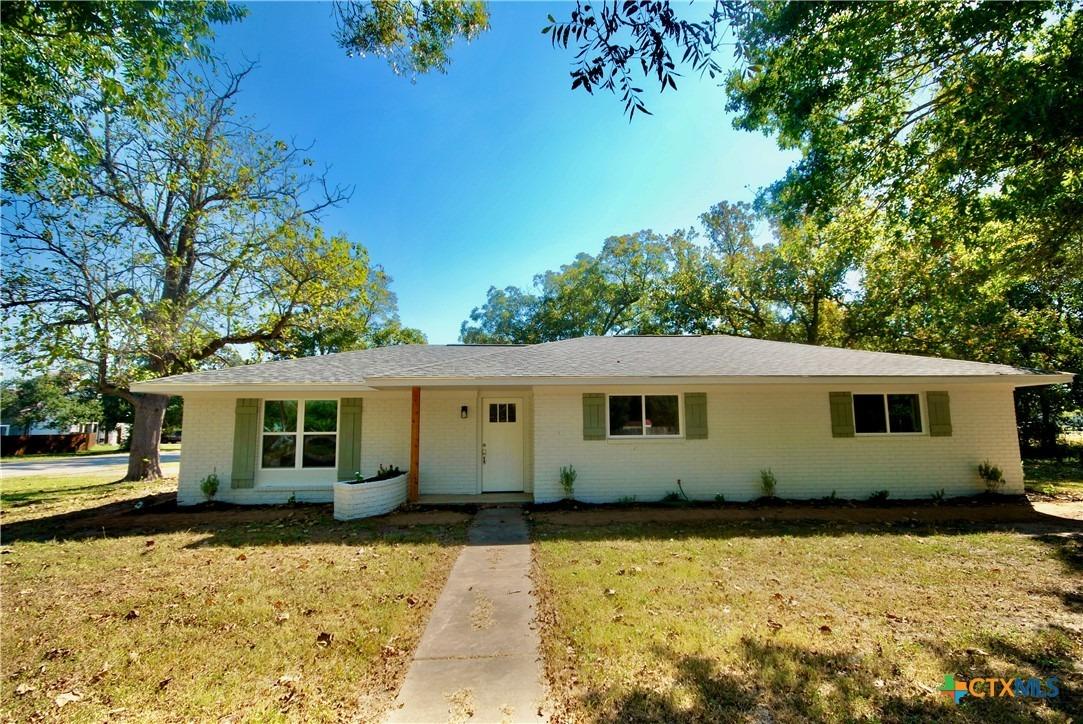 N Penn St, Flatonia, TX 78941