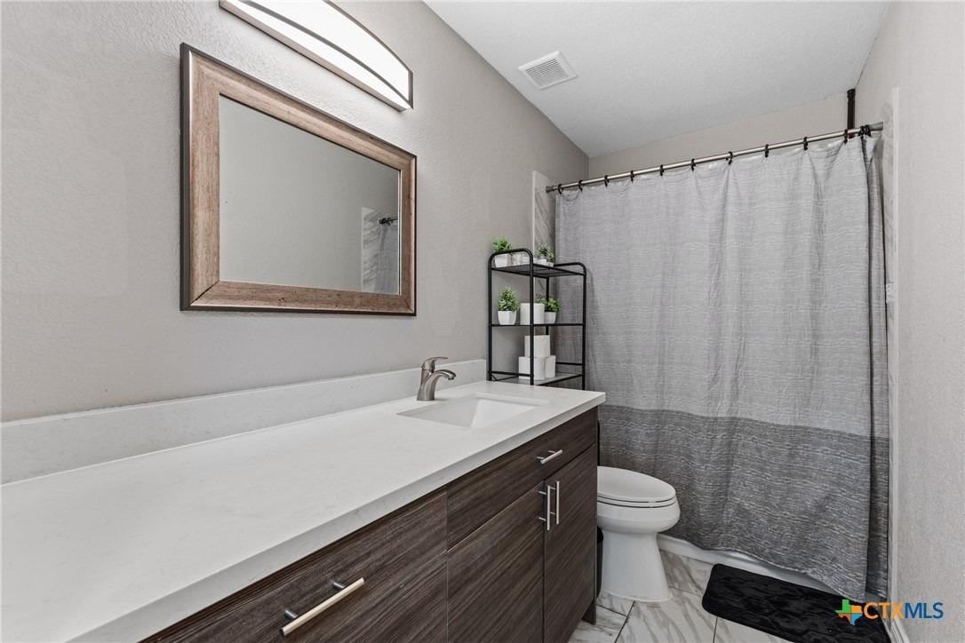 E Johnson St, Hewitt, TX 76643