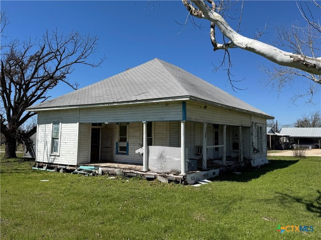 N 5th St, Lott, TX 76656