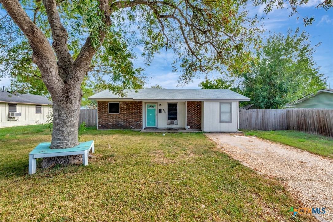 Woodlawn St, Victoria, TX 77901