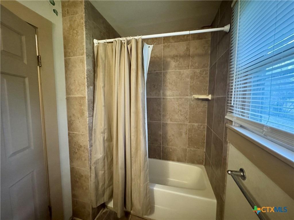 Dunn St, Yoakum, TX 77995