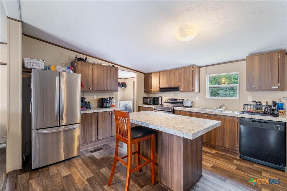 Charles St, Cuero, TX 77954