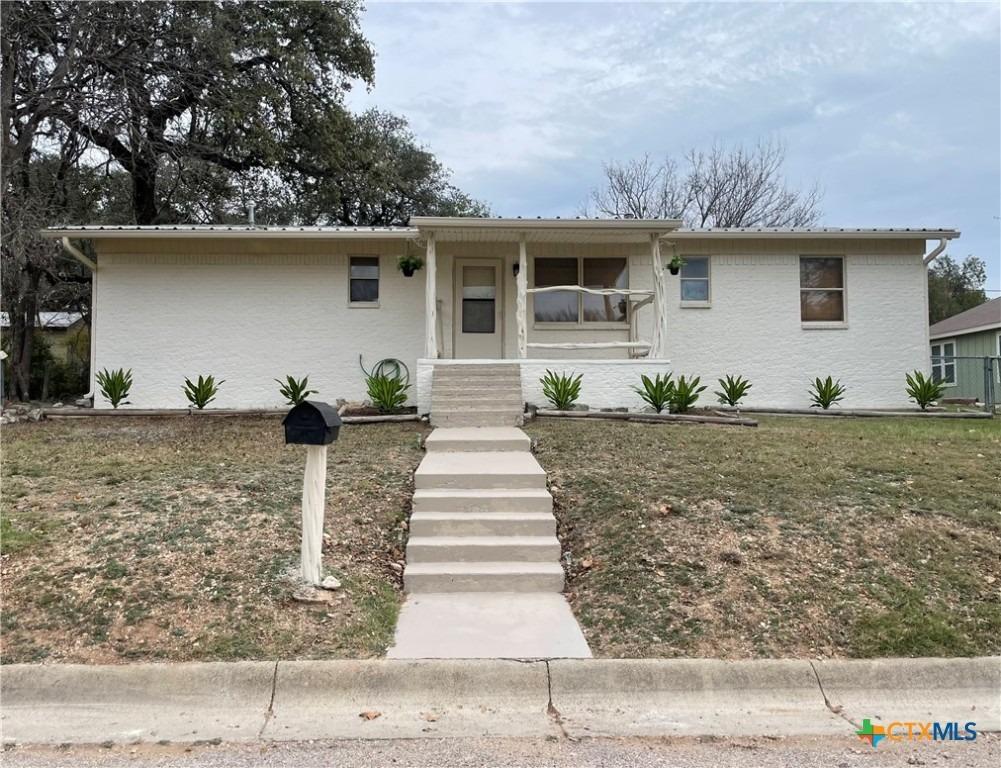 S Summer St, Lampasas, TX 76550