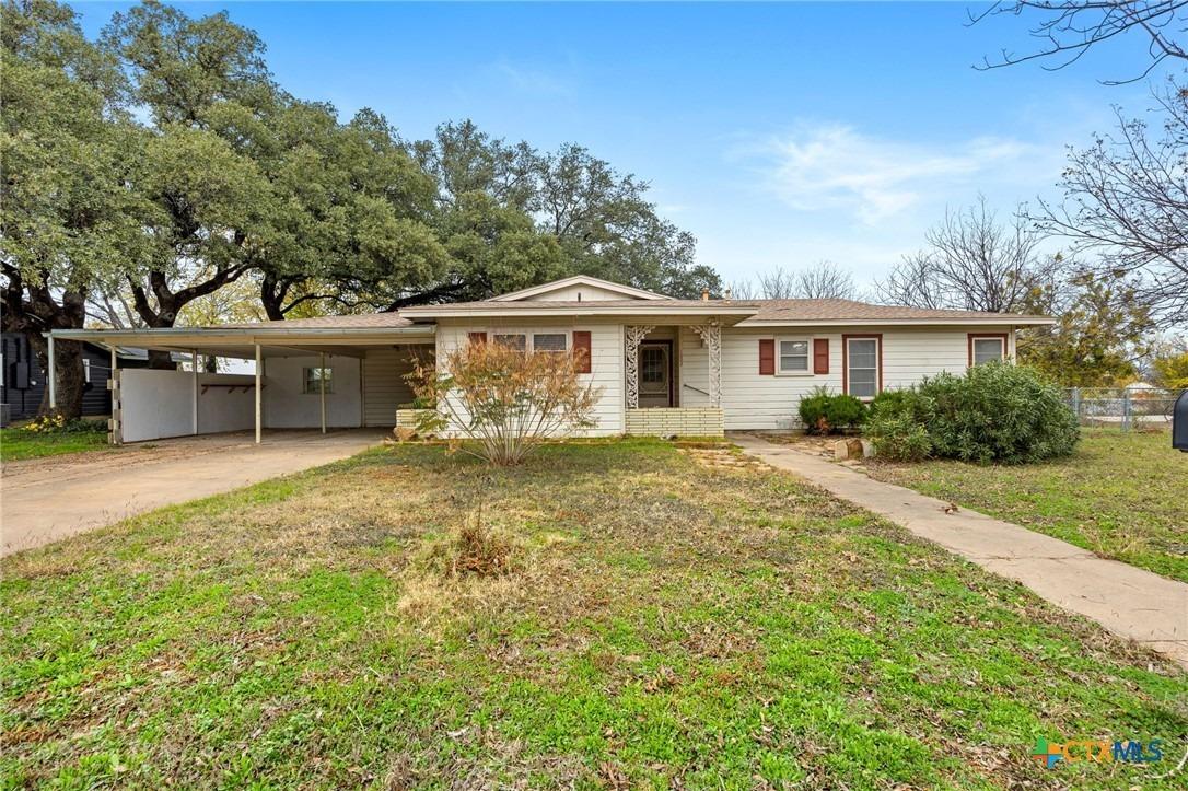 W Woodlawn St, San Saba, TX 76877