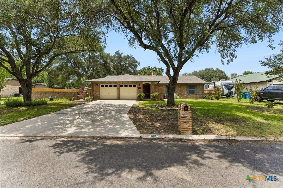 Willow Ln, Seguin, TX 78155