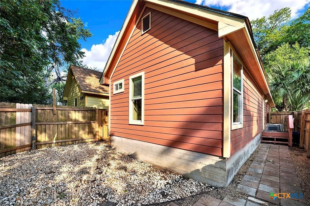 Armstrong St, San Marcos, TX 78666