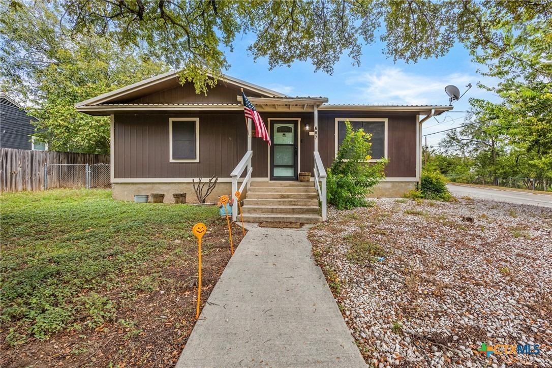 S Summer St, Lampasas, TX 76550