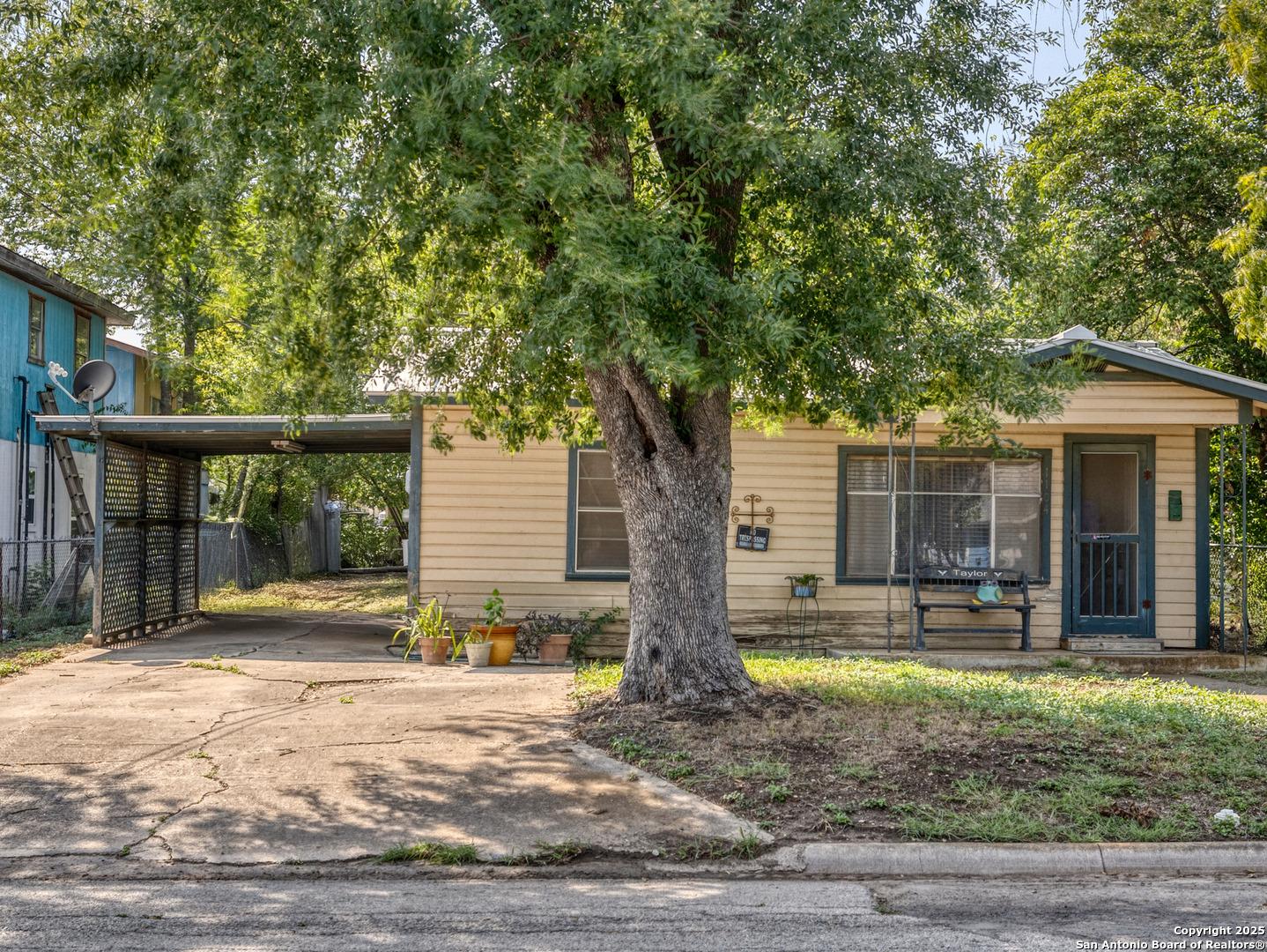 Avenue S, Hondo, TX 78861