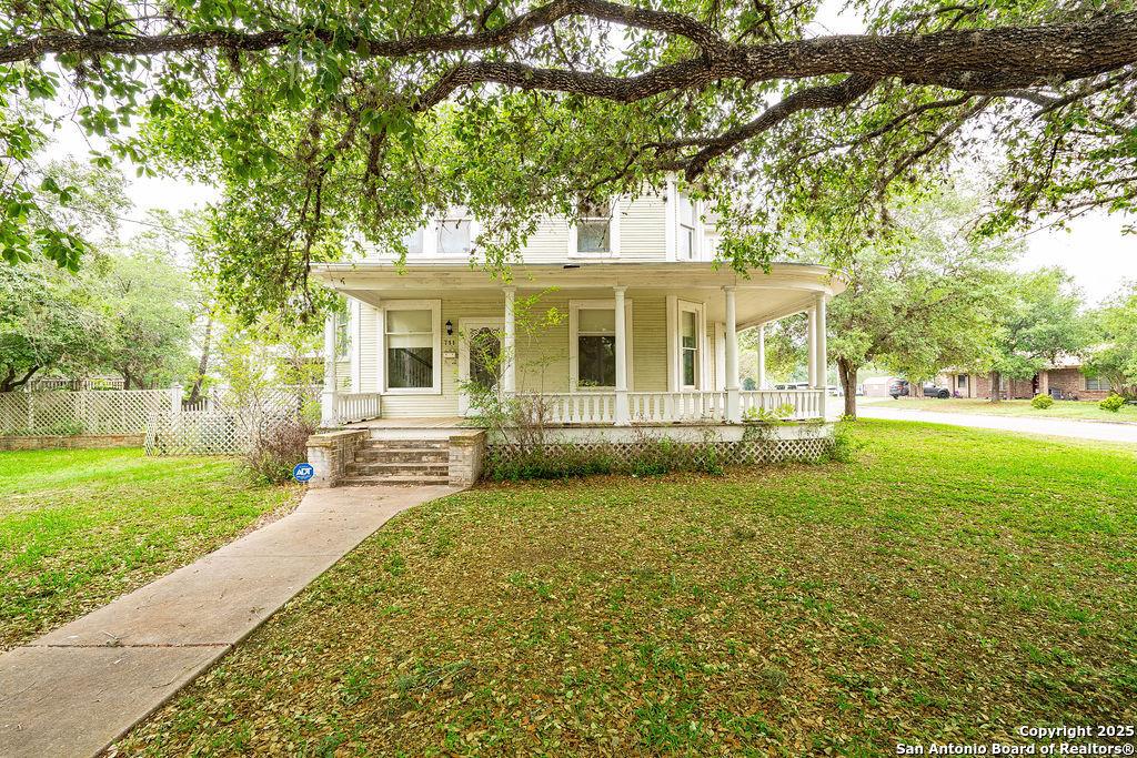 E Lott St, Beeville, TX 78102