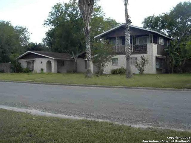 S Minnesota St, Beeville, TX 78102