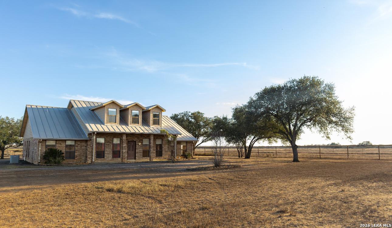 Bluntzer Rd, Jourdanton, TX 78026