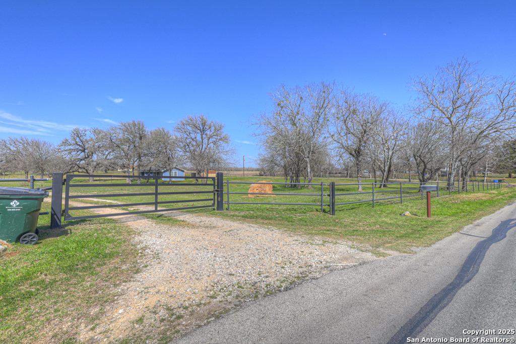 Meadow Lake Dr, Seguin, TX 78155