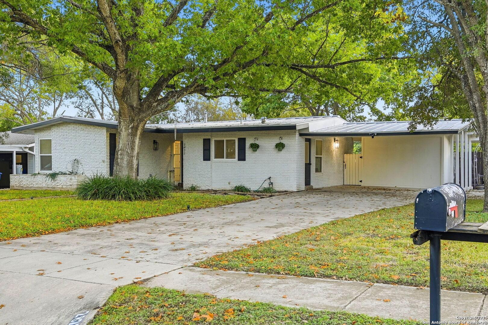 Knight Robin Dr, San Antonio, TX 78209