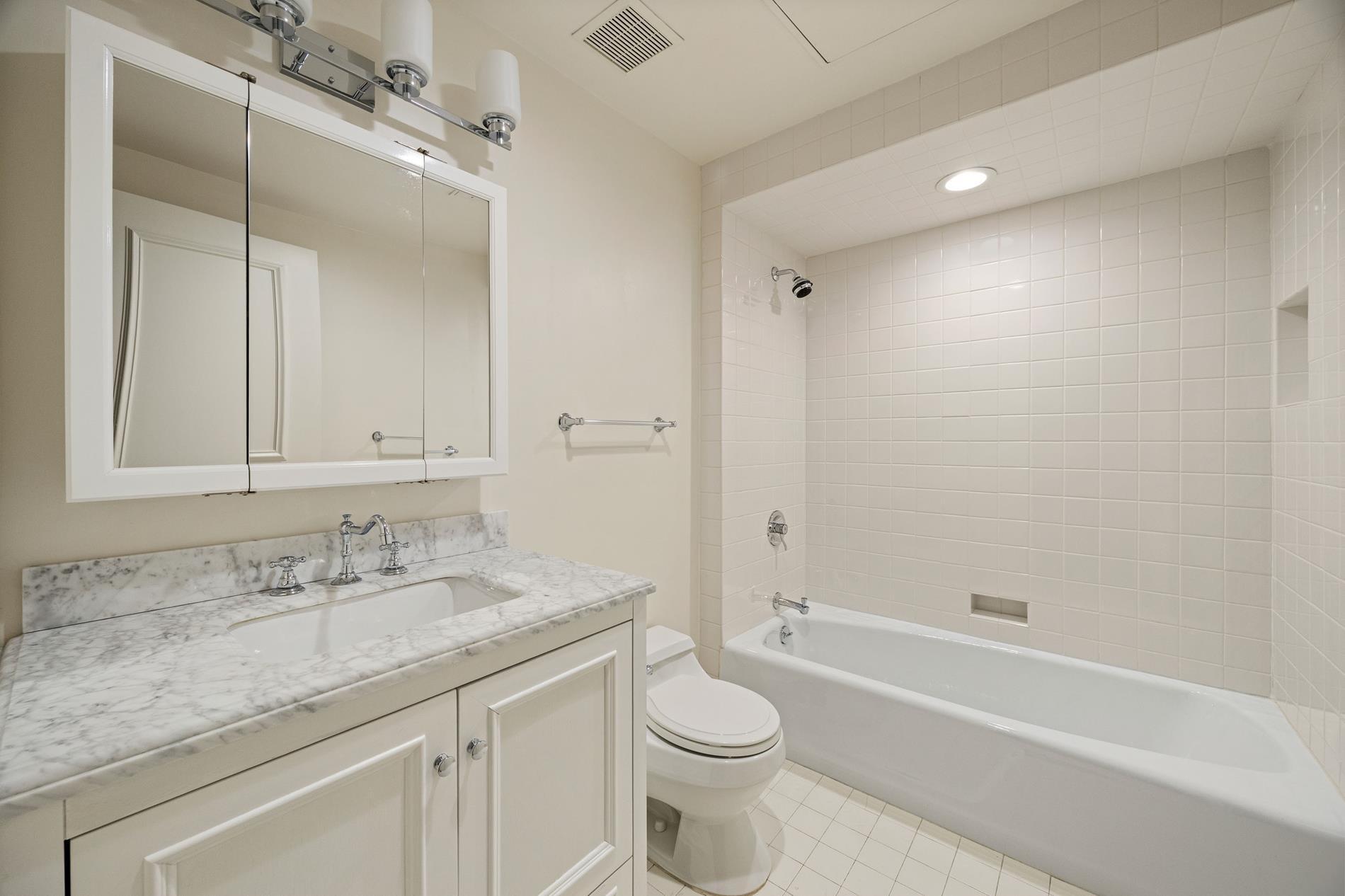 W 73rd St, New York, NY 10023