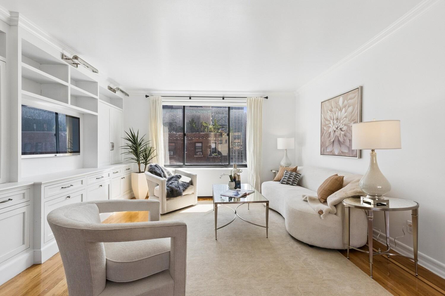 E 93rd St, New York, NY 10128