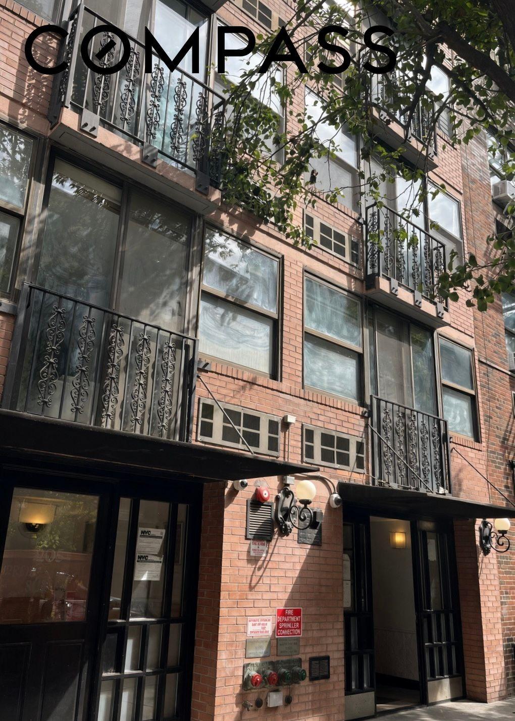 E 76th St, New York, NY 10021
