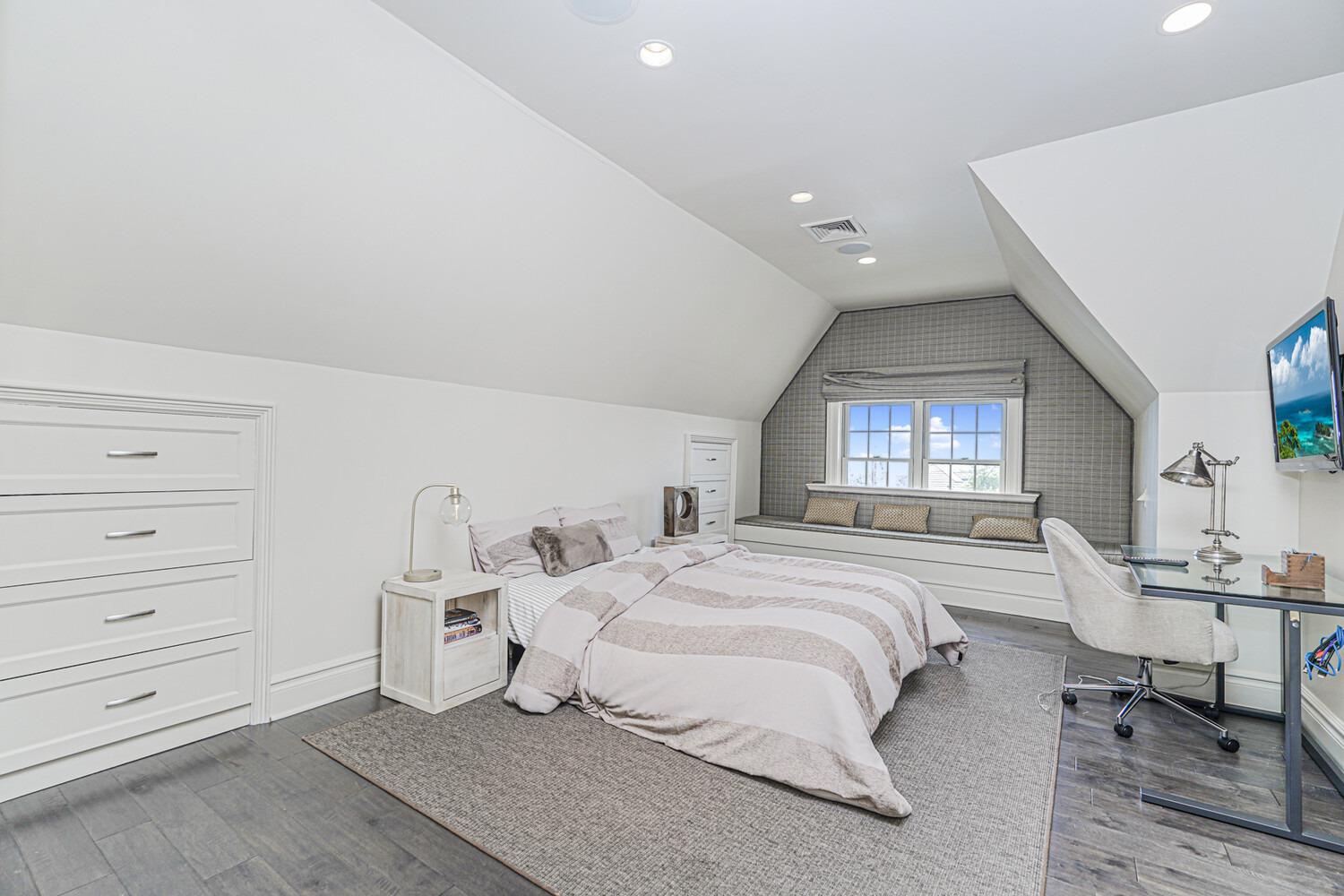 Benedict Rd, Staten Island, NY 10304