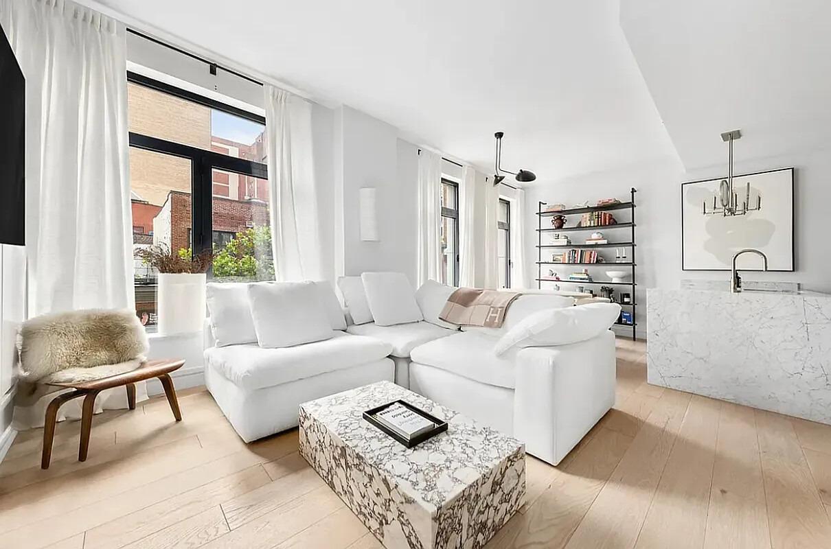 E 28th St, New York, NY 10016
