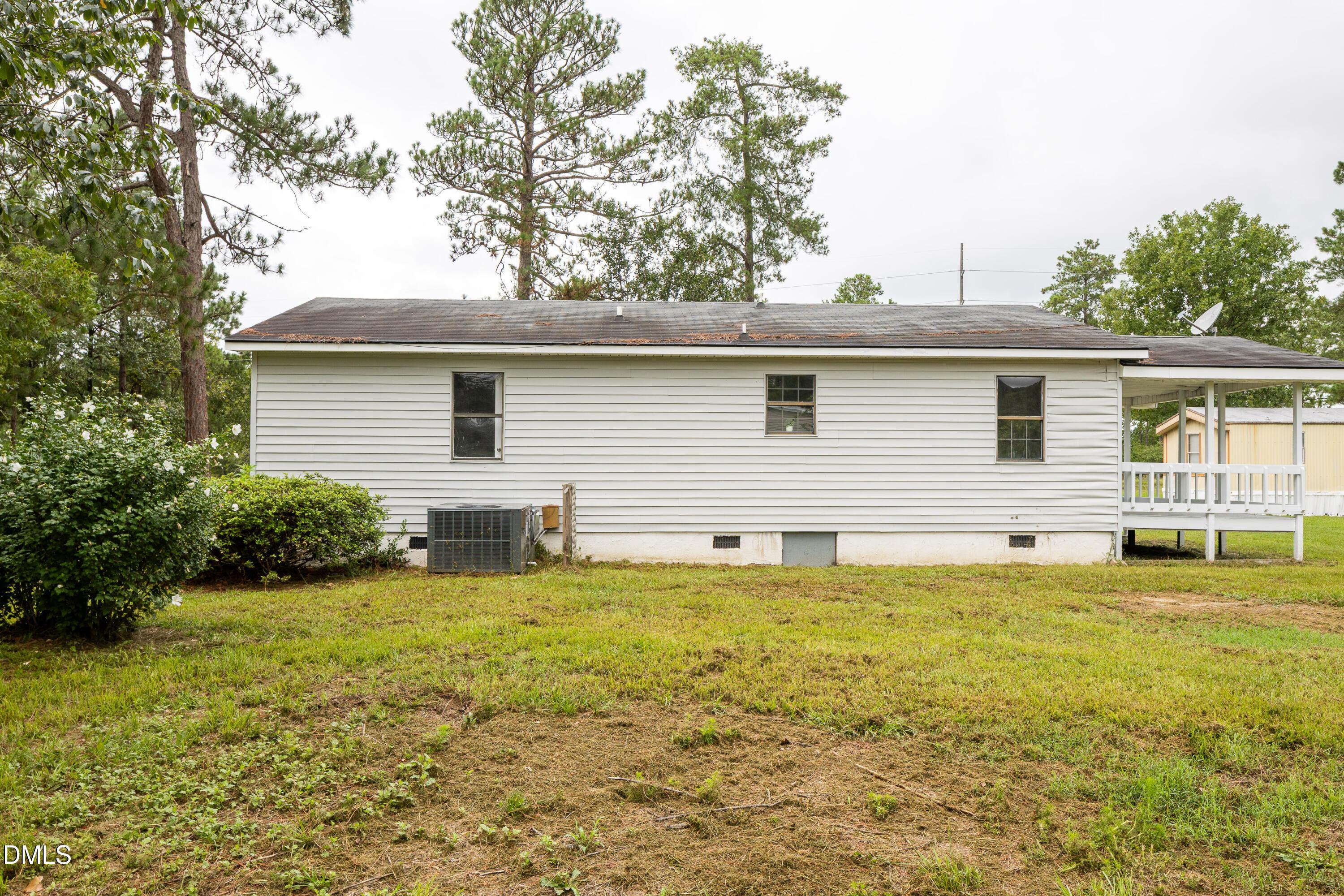 White Woods Rd, Roseboro, NC 28382