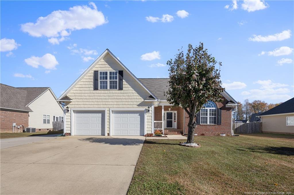 Hogart St, Raeford, NC 28376