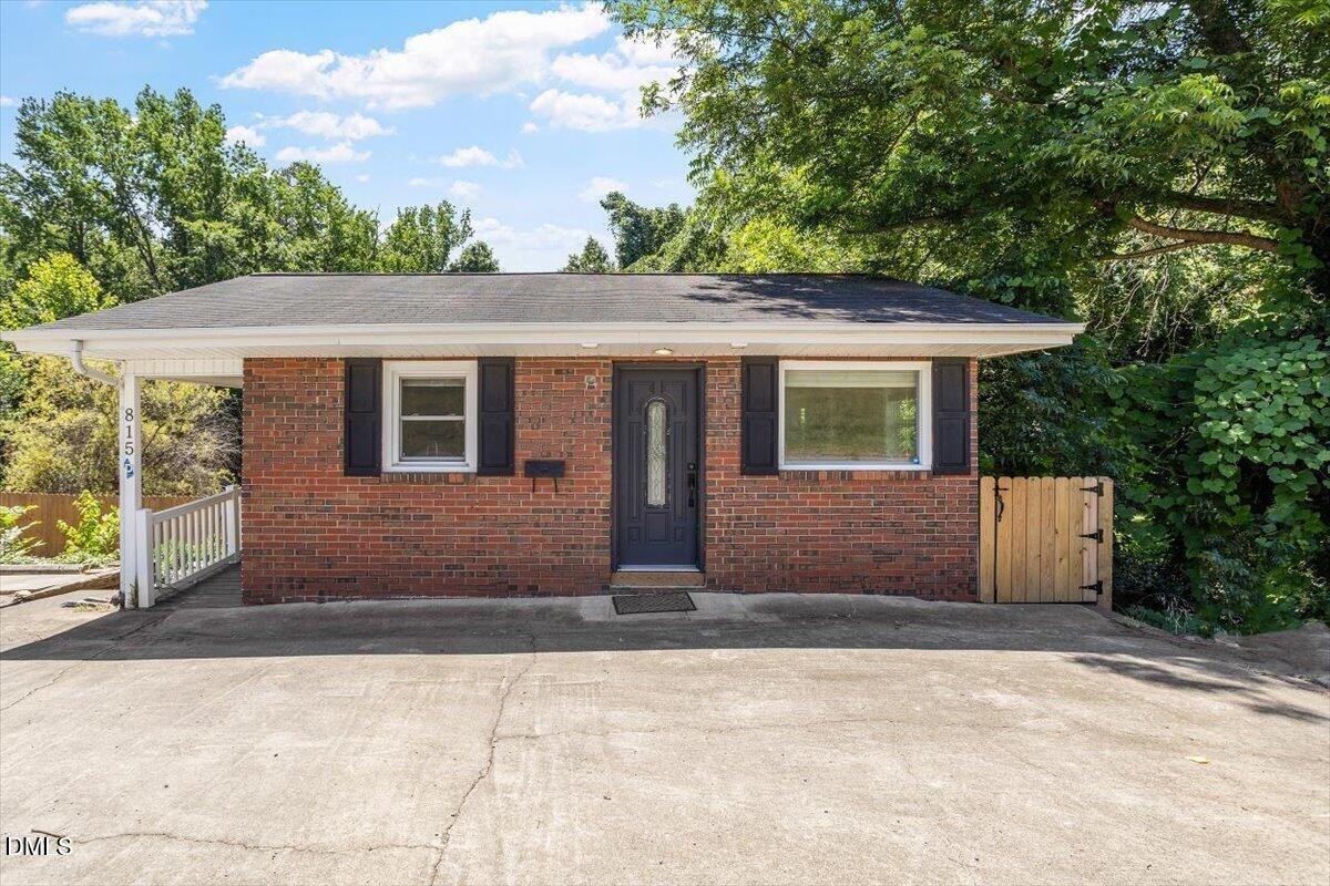W 3rd St, Siler City, NC 27344