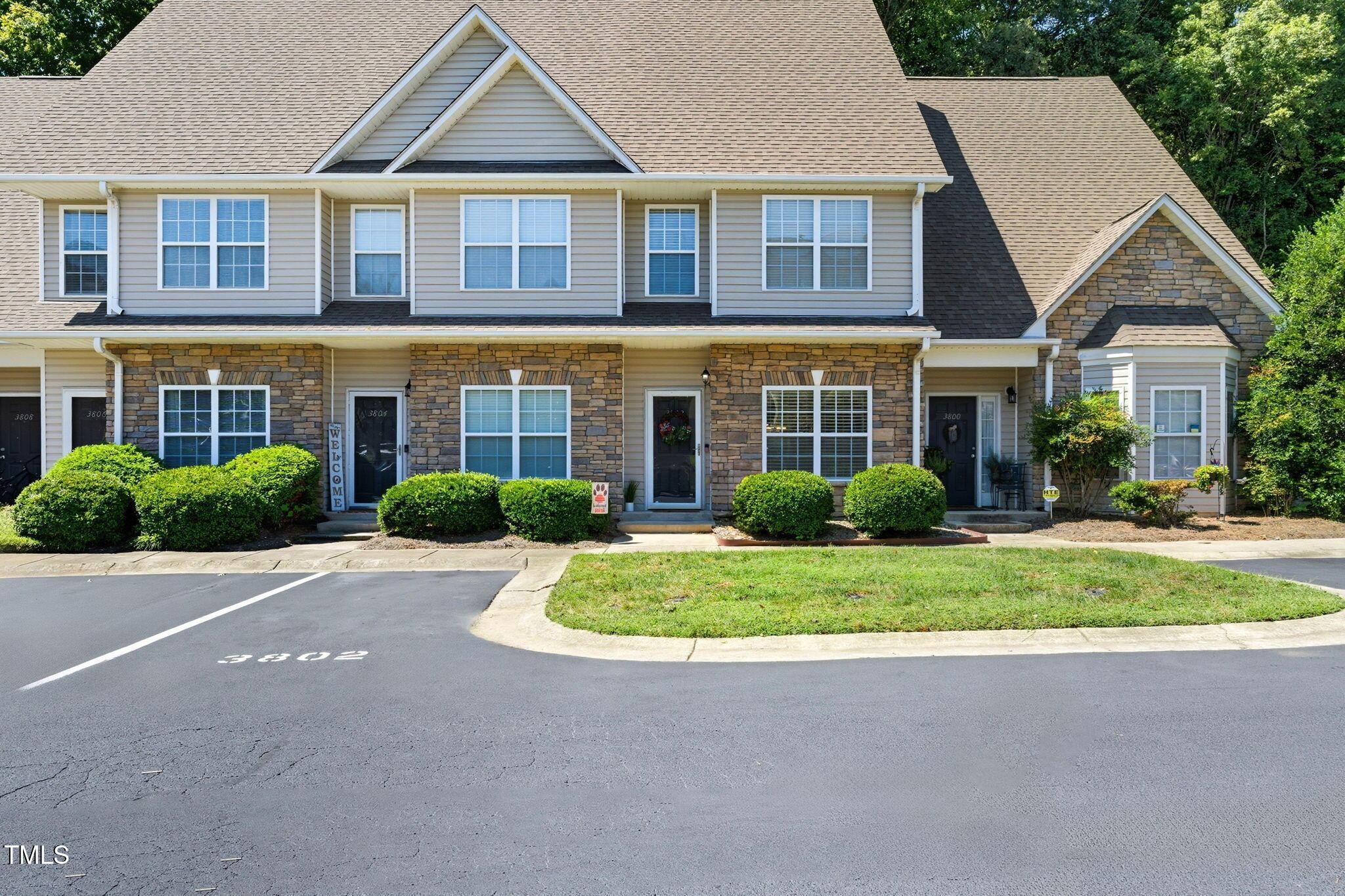 Wayfarer Dr, Greensboro, NC 27410