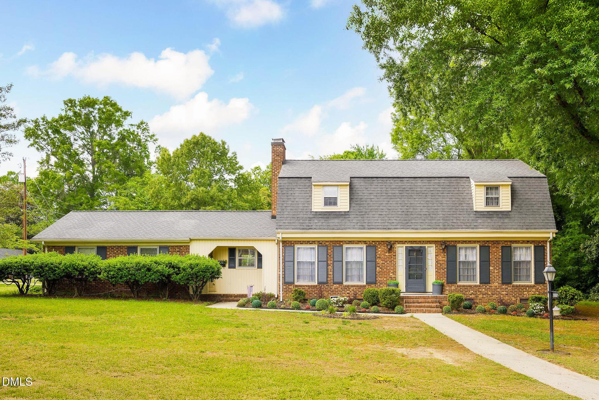Sunnybrook Dr, Burlington, NC 27215