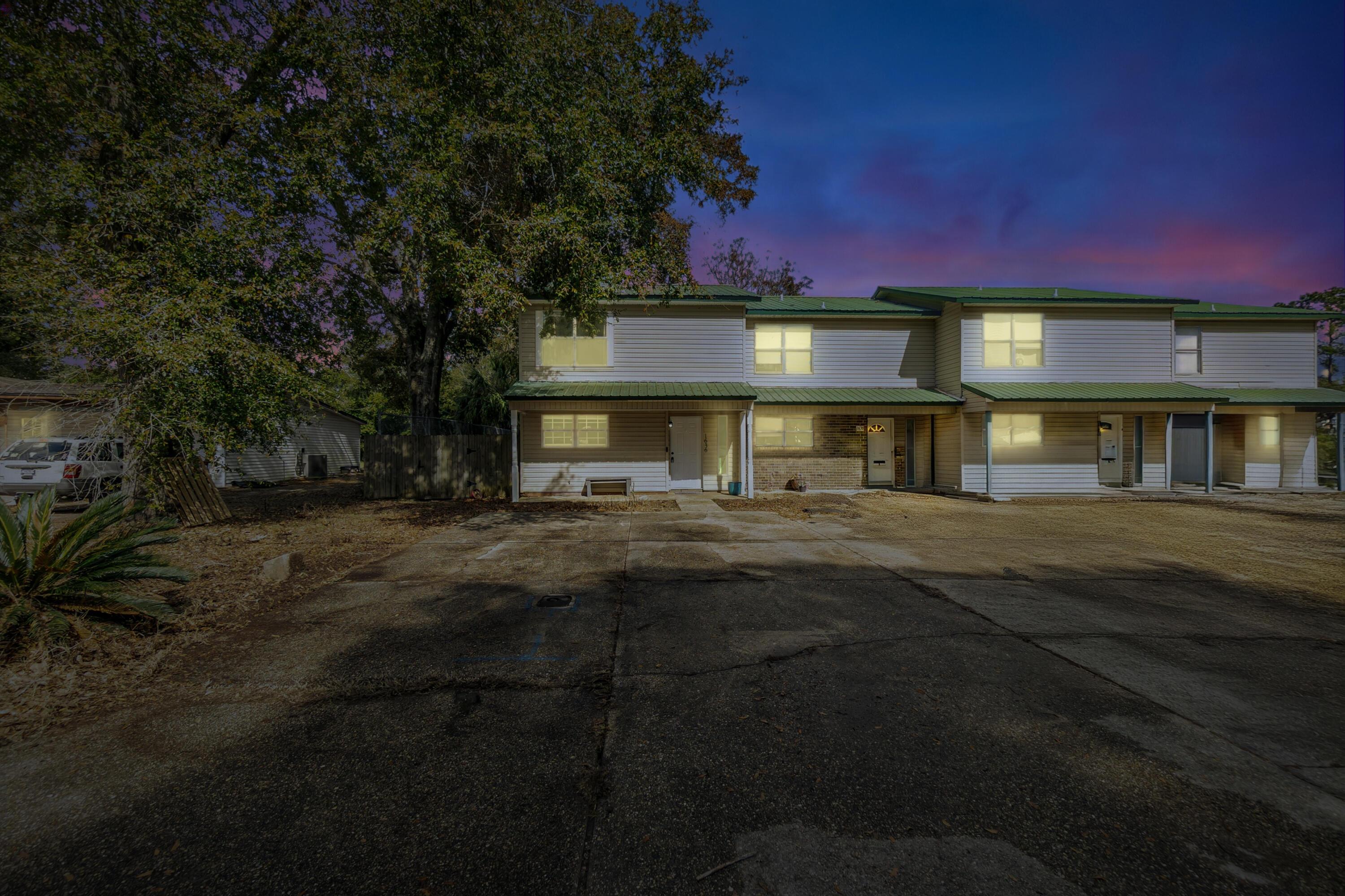 E 1st Ave, Crestview, FL 32539