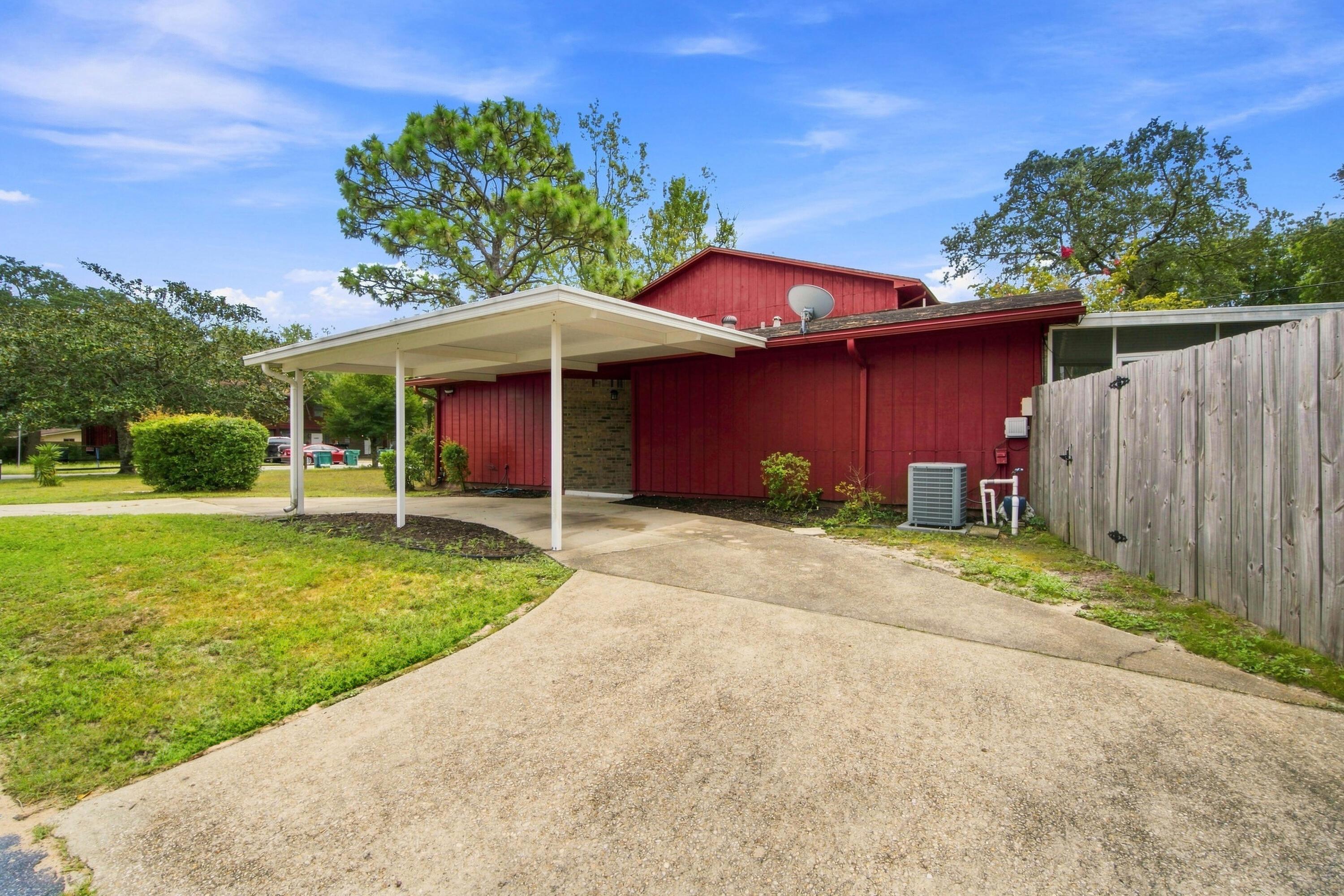 Taylor Cir, Fort Walton Beach, FL 32547