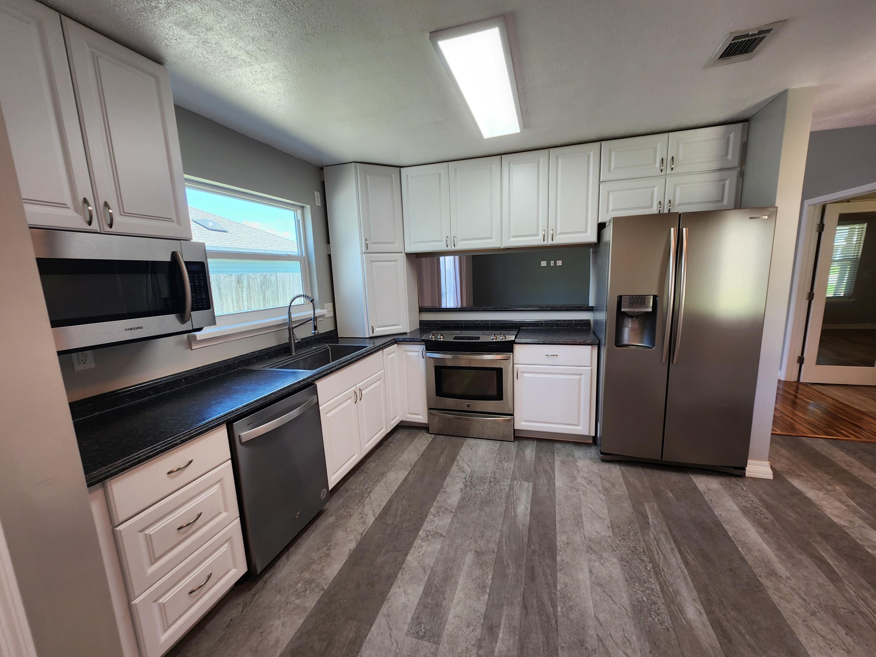 Lawton Ct, Fort Walton Beach, FL 32547