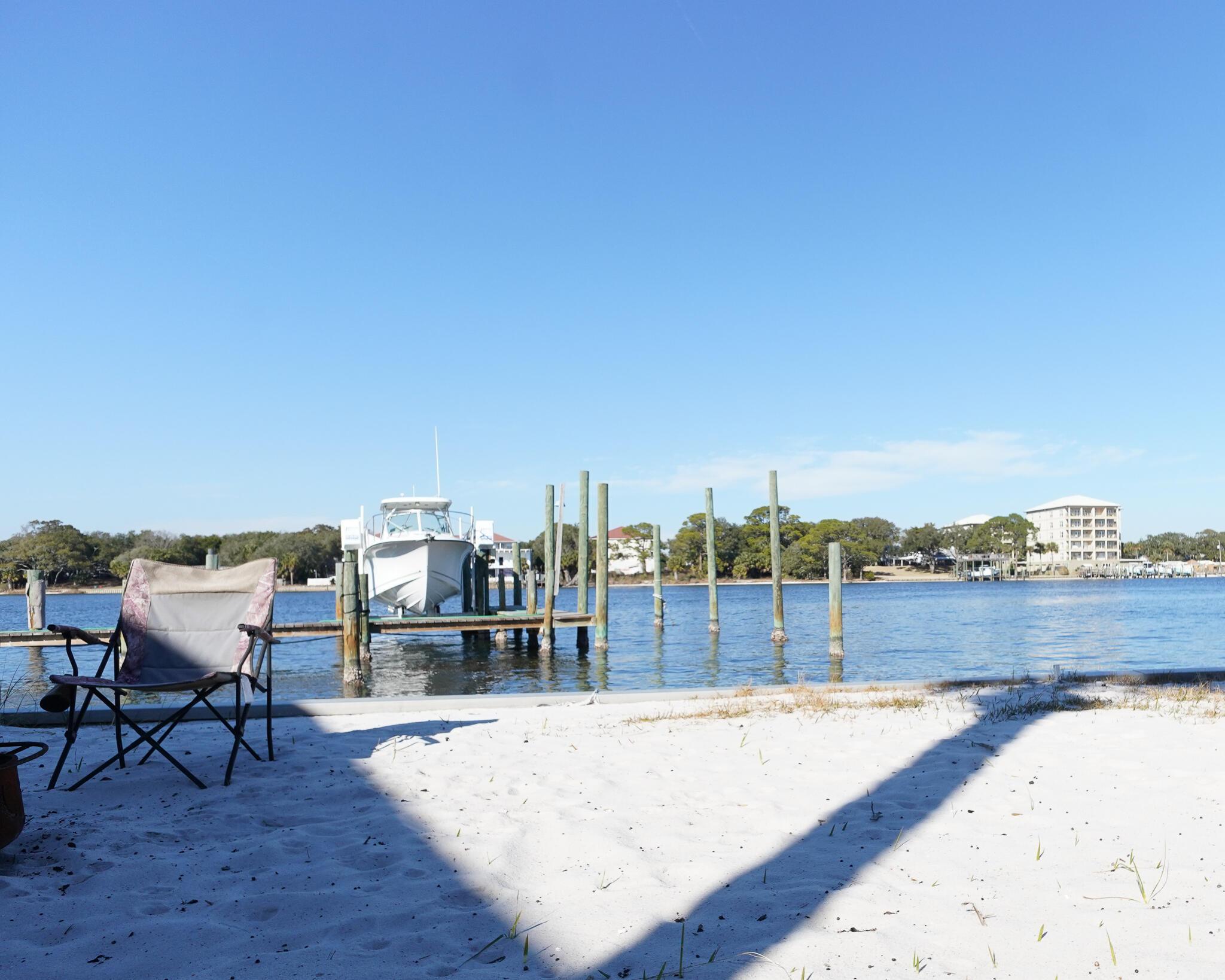 Bluefish Dr, Fort Walton Beach, FL 32548
