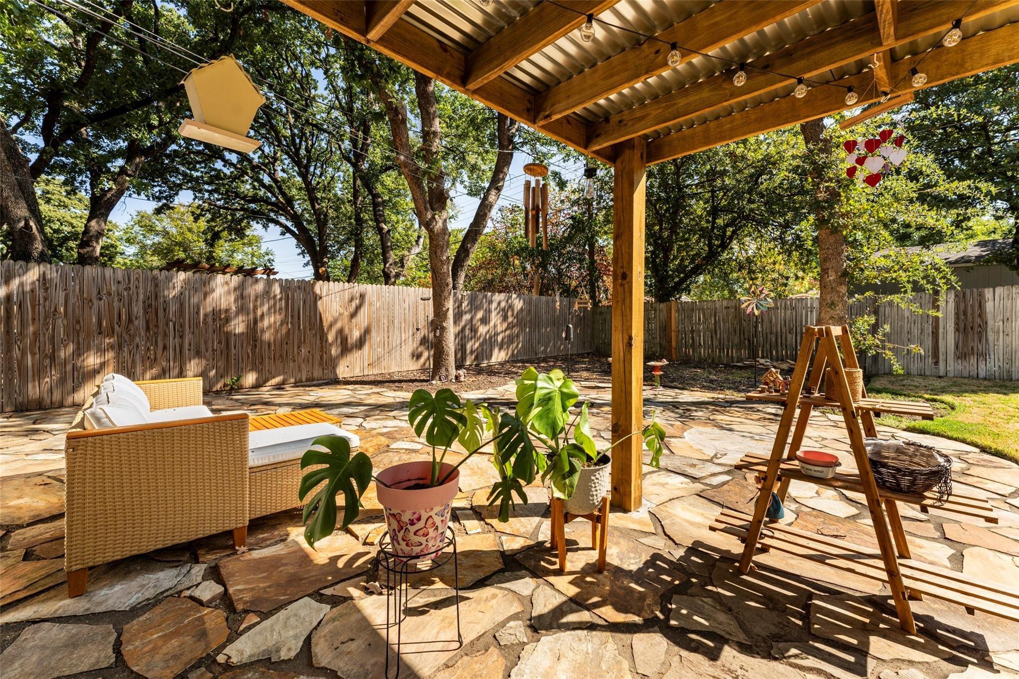 Clover Park Dr, Arlington, TX 76013