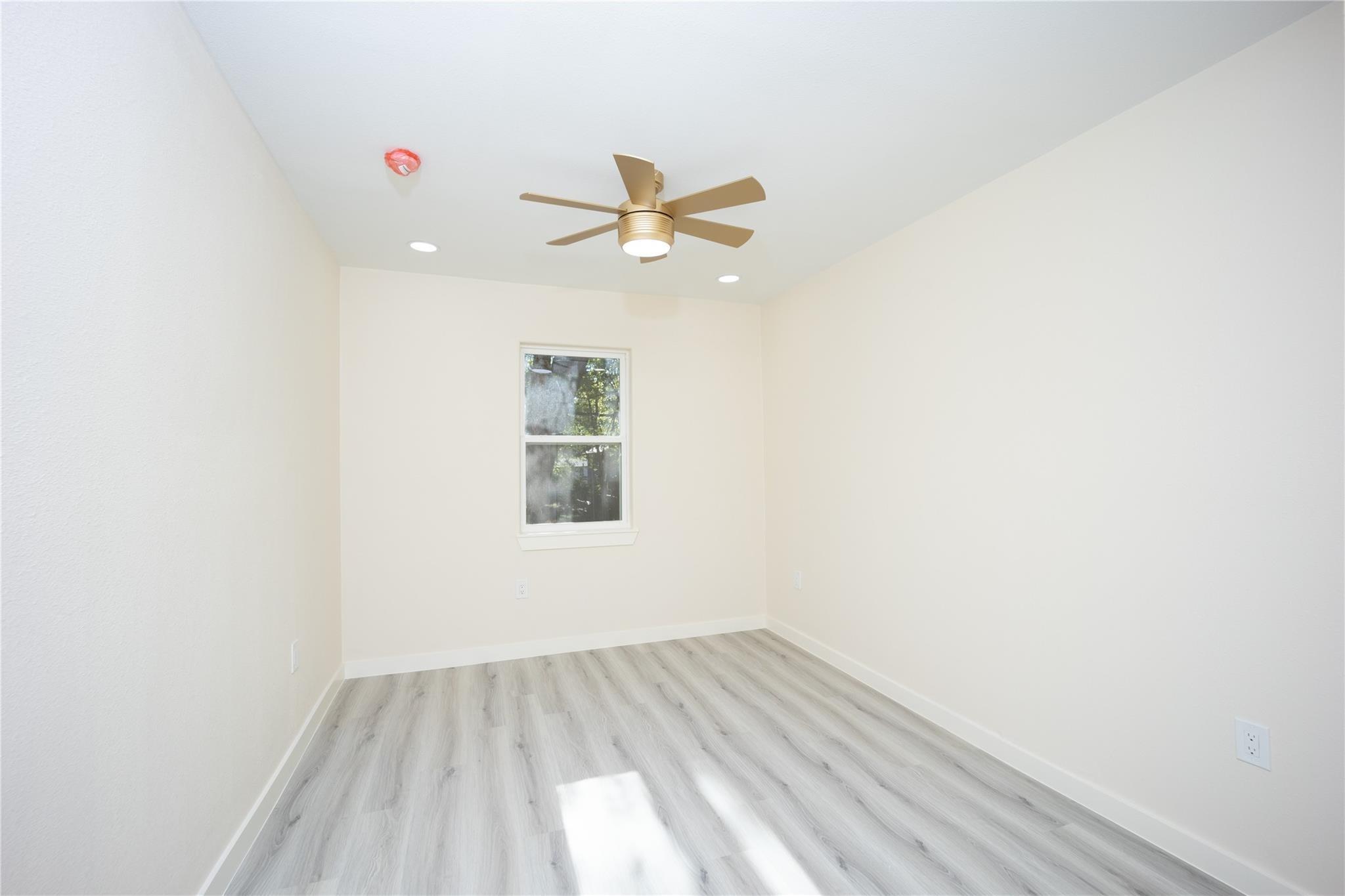 N Sherman St, Ennis, TX 75119